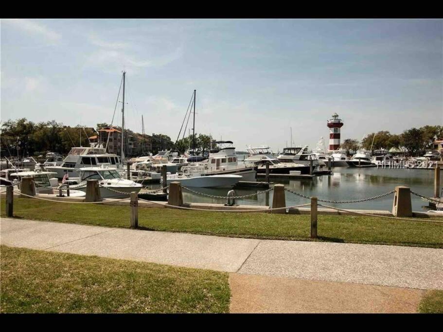 In The Heart Of Harbour Town 2Br 2Ba Pool Access Close To Beach هيلتون رئيس جزيرة المظهر الخارجي الصورة